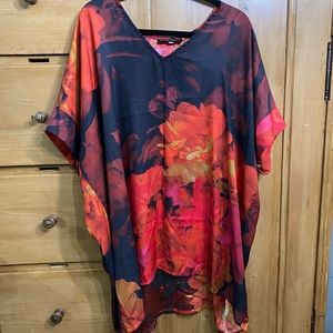 Bryn Walker Paola Tunic Red Black Floral Italian Polyester Size Large NEW